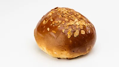 Mazanec s rozinkami sypaný mandlemi